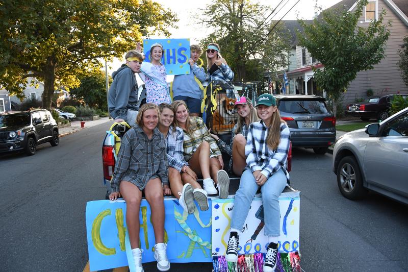 The Class of 2022 float carries in back (l-r) Ethan Carney, Beth Krajewski, Luke McCarthy, and Kayla Droge. In front are Ella Ruppert, Landon Diehl, Lexi Nowakowski, Grace Wiggins and Sam Sheppard.
