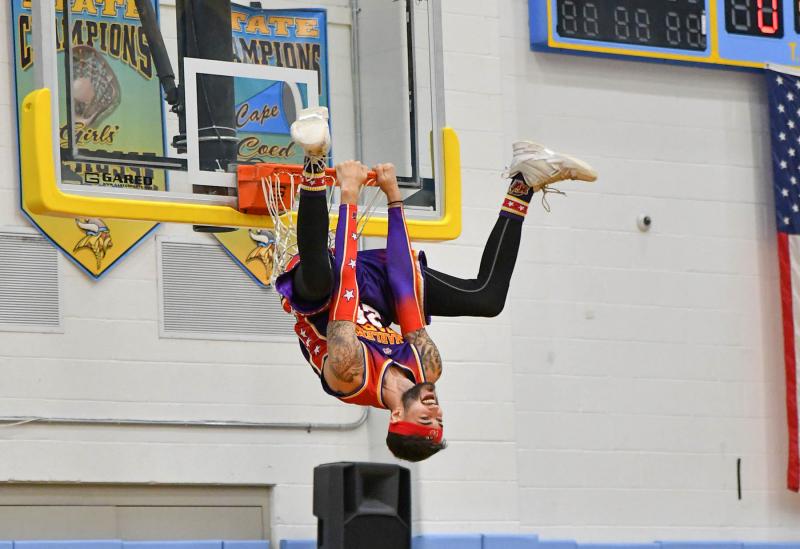 Jordan “Hang-Time” Hoose finishes off a monster slam dunk during the Wizards’ ball skills demonstration.