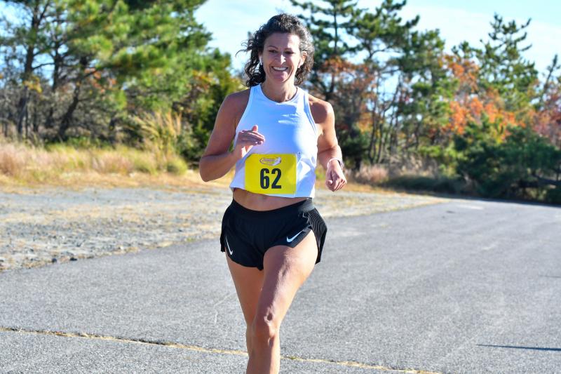 Lisa Ruschman is all smiles as she crosses the line in 2:09:05.