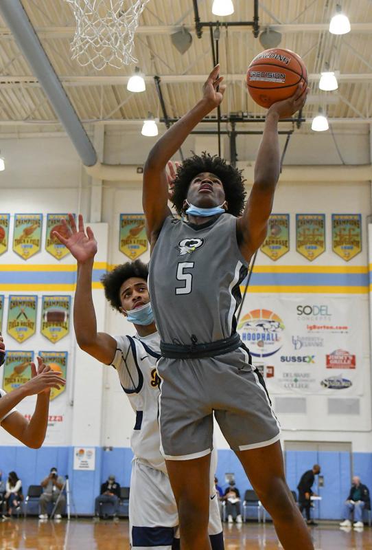 Gray’s Avantae Parker goes strong to the hoop.
