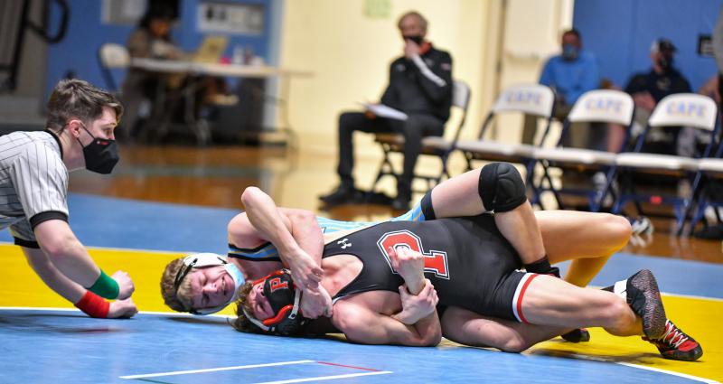 Andrew Schaen pins Aiden Garrett at 138.