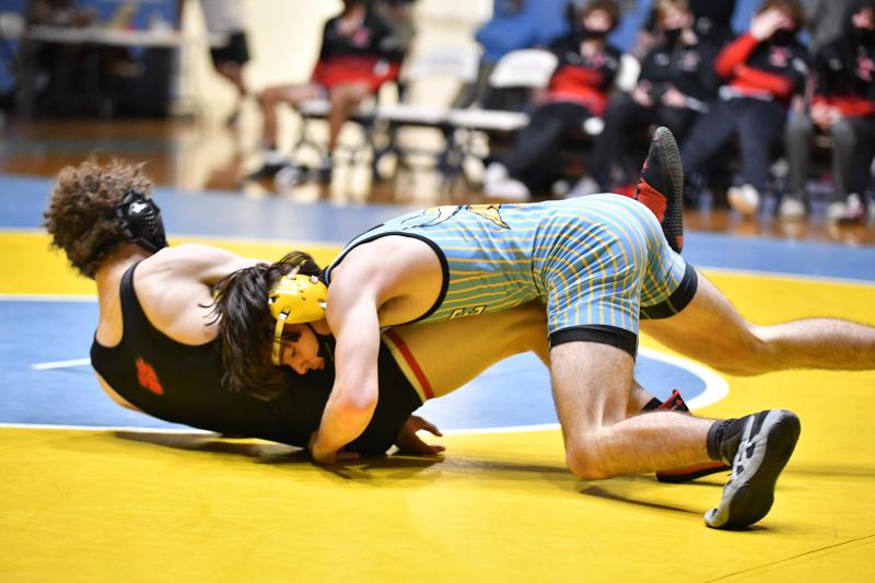 Jo Jo McLean gets his first varsity pin over Maxwell Gray at 152.