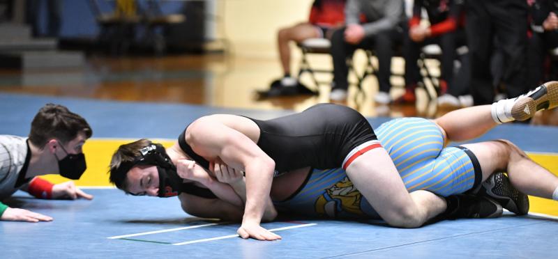 Greg Long pins Jack Wiggins at 182.