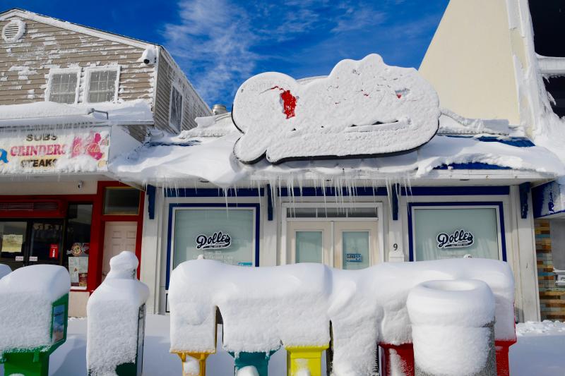 Snow clings to the Dolle’s shop, as well as the newspaper boxes, along Rehoboth Avenue. RON MACARTHUR PHOTO
