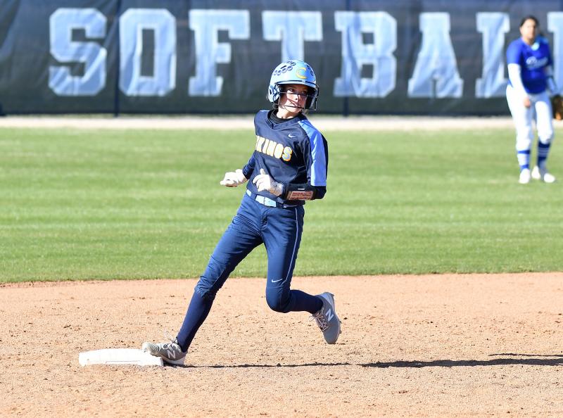 Cape pinch runner Abi Crouch gets safely to second.