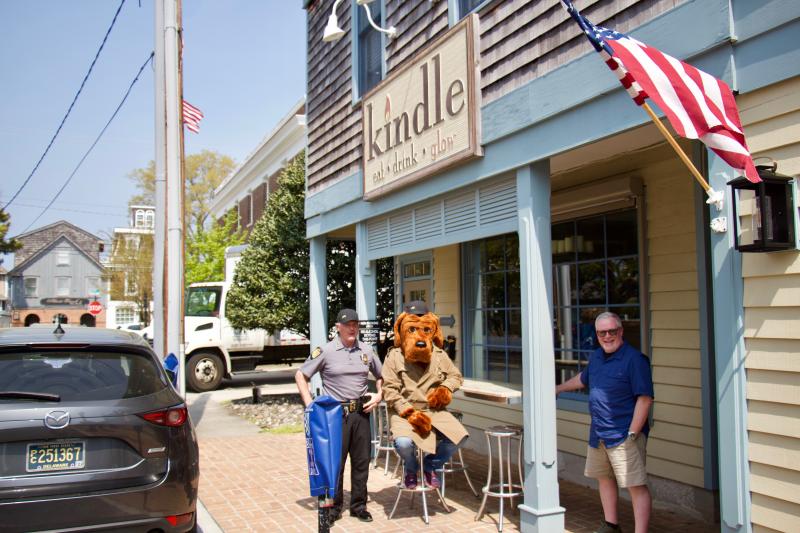Kindle co-owner Ian Crandall steps outside to chat with McGruff and Chief Spell before being complimented on his cuisine.