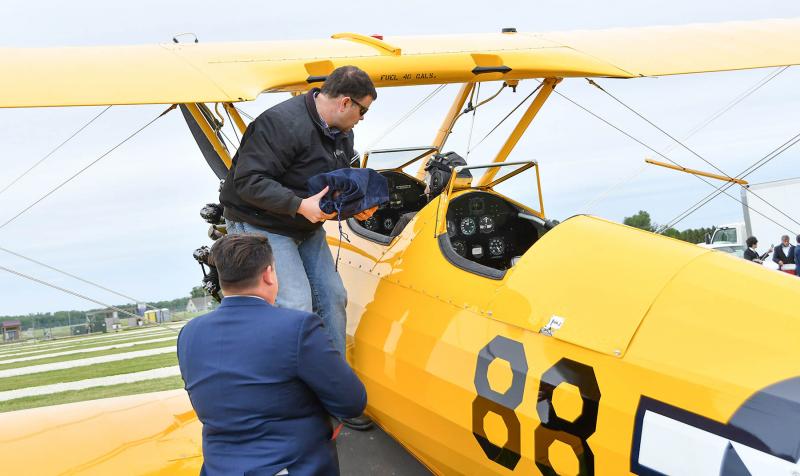 Jeff Chorman hands Joe Hudson’s urn to daughter Susie for one last flight around the Hudson property.