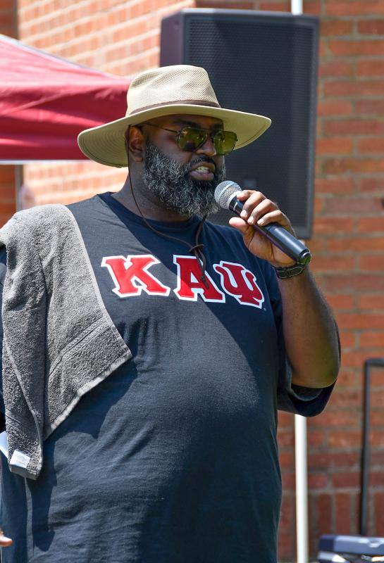 Event Co-coordinator Cliffvon Howell speaks with the attendees about the violence in Sussex County communities.