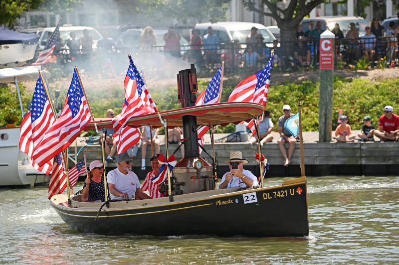 Capt. Clem Legates’ steamboat is always a fan favorite. Joining him on the Phoenix are Kristie, Jaycob, Byron, Cassie and Kristen.