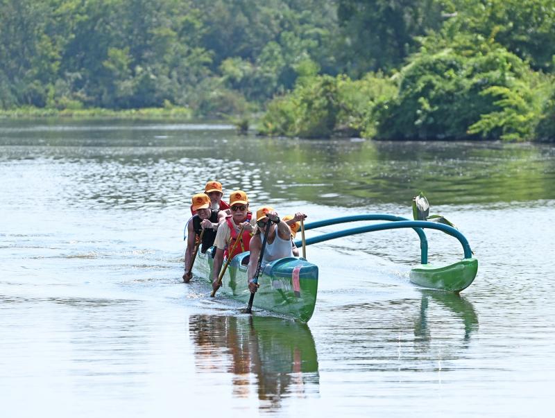 Paddling strong in the kayak race are Tom Ager, Yvonne Ditoro, Amy Reese, Kristin Richelderfer, David Schofield and Scott Stanzel. The team finished the combo outrigger race in second place.