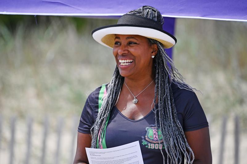 Cynthia Clay, who organized the event with her husband Sidney, welcomes the large crowd to Johnnie Walker Beach.