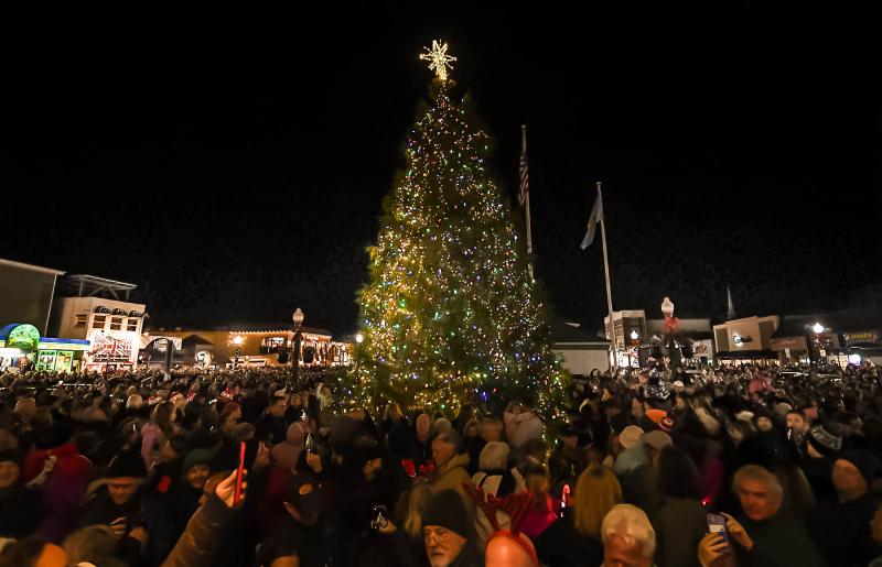 Rehoboth’s tree lighting and singalong kicks off holiday season Cape