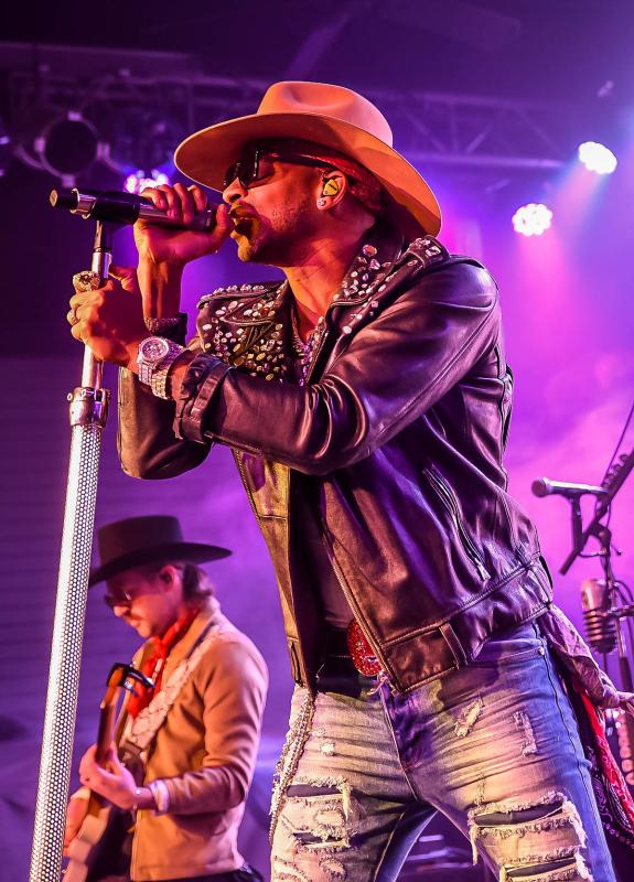 Jimmie Allen sings “Make Me Want To.”