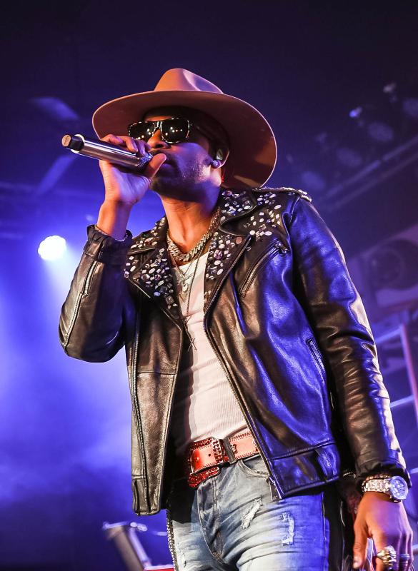 Jimmie Allen sings “Lose You.”