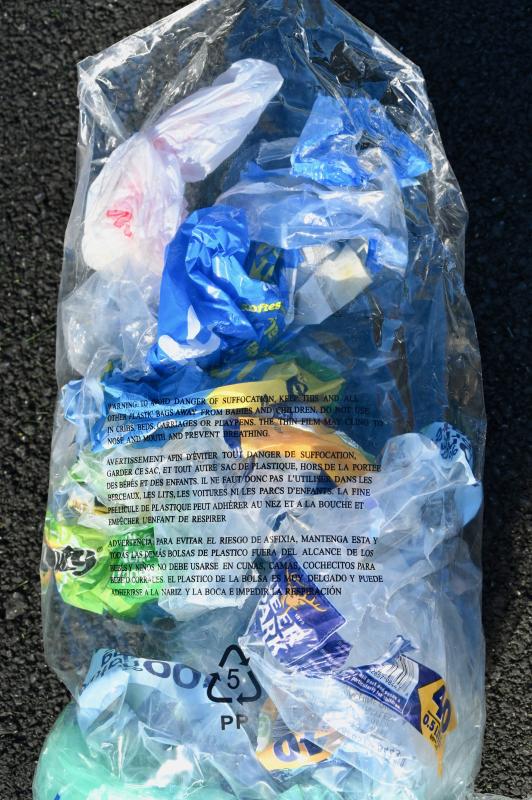 Plastic bags can’t be placed in your recycle bin, but grocery stores are required to accept bags to recycle. The use of plastic bags is banned at checkouts in Delaware stores; however, stores can provide plastic bags for meat, fish, fruit and vegetables to be wrapped in.