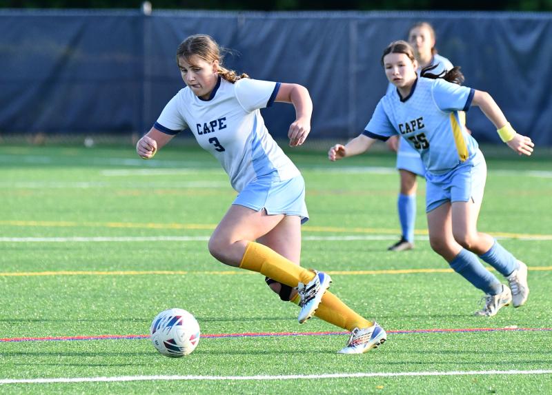 Sadie Wakefield moves the ball for the Mariner squad.
