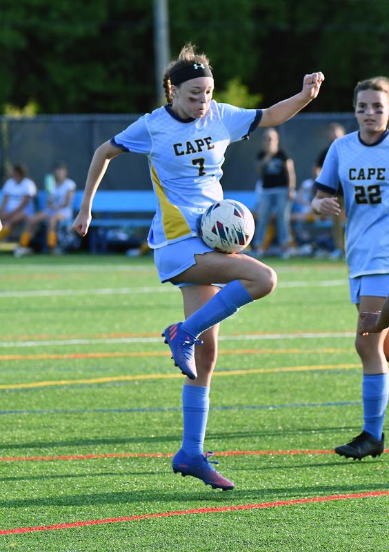 Beacon’s Madelyn Klemkowski traps a high bouncer.