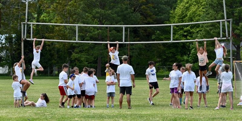 So what do you do when you are waiting for the run to start? Why not hang out on a nearby goal post?
