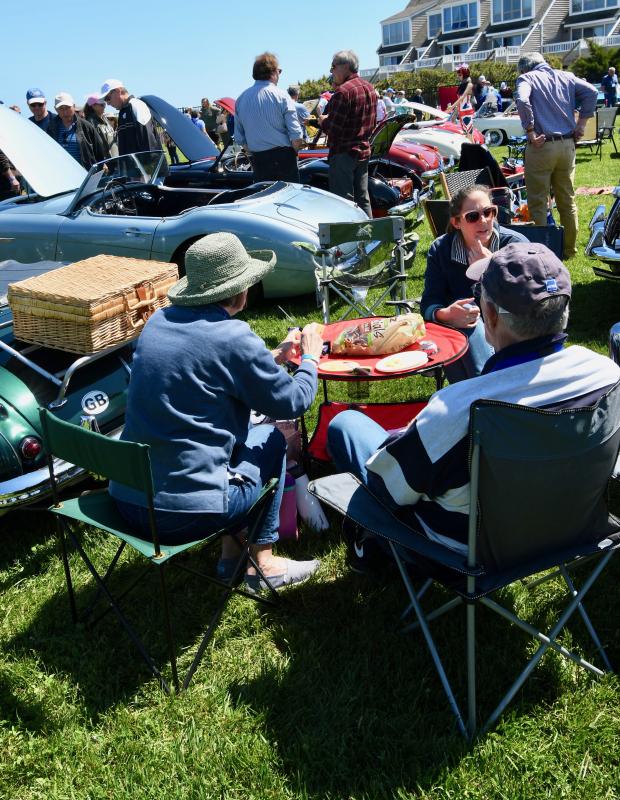 It’s a perfect afternoon for a British picnic lunch.