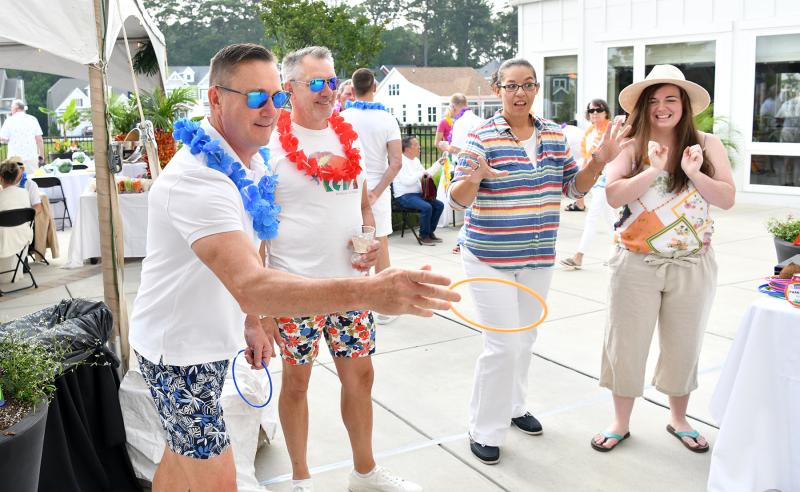 Peter Trost tosses a ring for a gift card while John Worek and The Homestead’s K.C. Gayle and Kylee Gabler cheer him on.