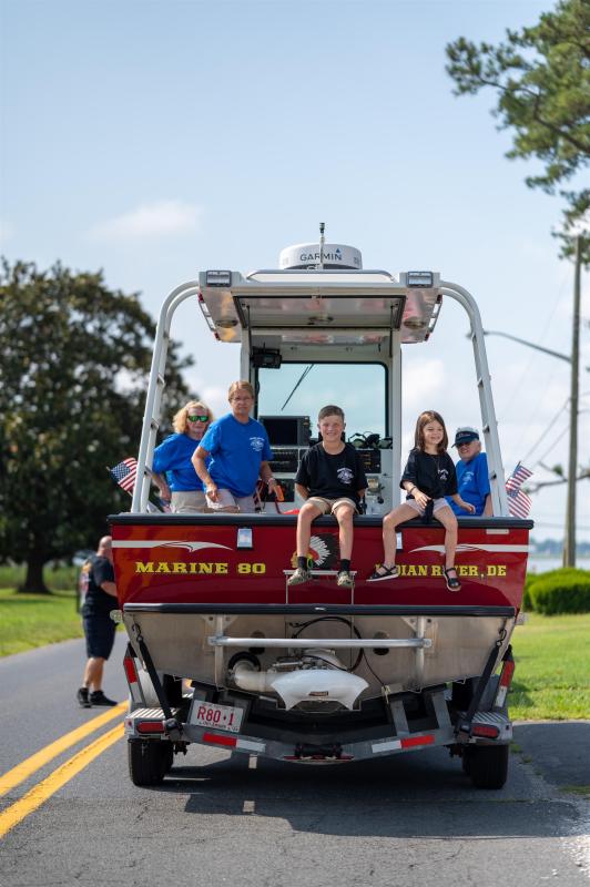 Awaiting the start of the parade are (l-r) Chere Riordan, Bonnie Rogers, Mason Rodgers, Addy Rodgers and and Shirley Paulley.