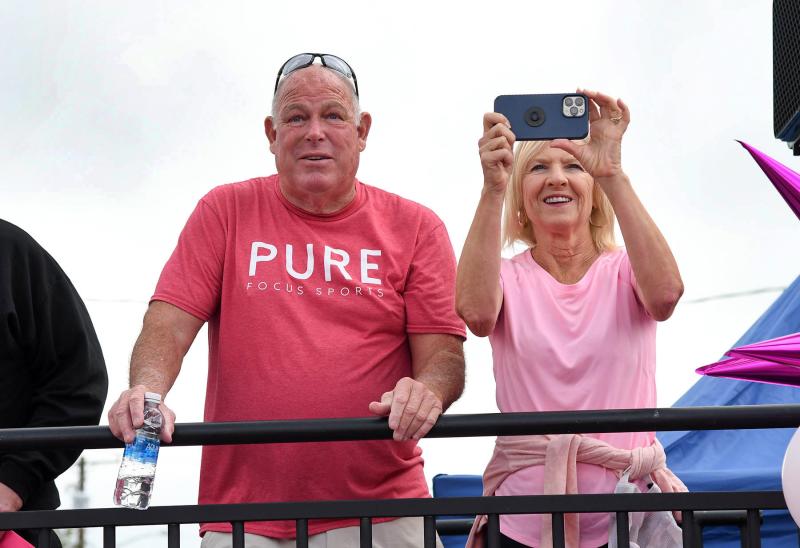 Former House Speaker Rep. Pete Schwartzkopf, D-Rehoboth Beach, and Lt. Gov. Bethany Hall-Long enjoy a view from the 5K starters’ platform.