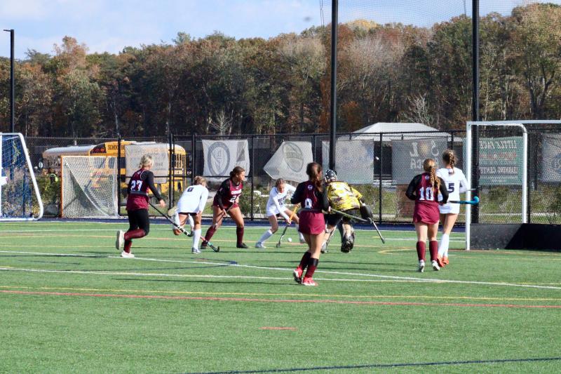 Seahawks freshman Bailey Mears scores on a pass from Ryan Lowe, left, as Emma Campbell cuts to the goal.