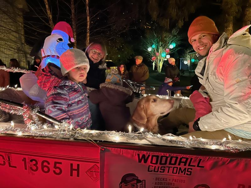 The Woodalls of Woodall Customs make their way down Union Street. Shown are (l-r) Goldie, Wendy, Jet and Chris.