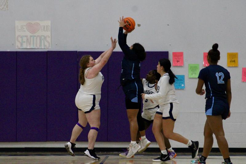 The Seahawks circle Lake Forest’s leading scorer Kirja Hickman as she attempts a shot in the fourth quarter. Shown are (l-r) Annabelle Hudson, Hickman, Falisha Amisial, Samira Zahraoui and Aniya Stevens.
