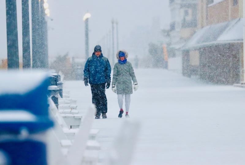 Court and Mimi Jones from Lewes take a snowy stroll on the Rehoboth Beach Boardwalk. BILL SHULL PHOTO