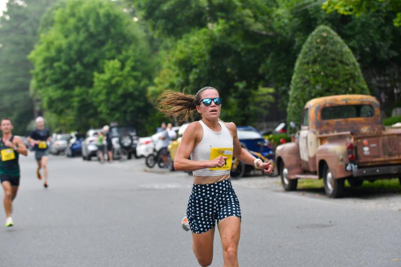 Diane Neubauer claims the women’s title in 17:15.