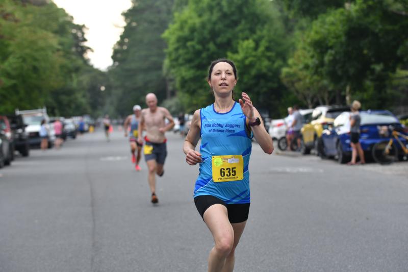 Eve Hoffman logs a time of 19:17.