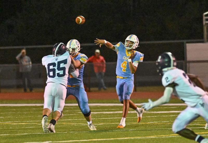 Cape quarterback Jameson Tingle throws to Amari Jackson for a 17-yard touchdown to end the first half.