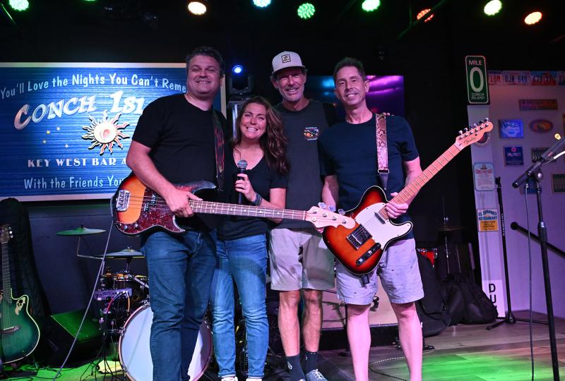 For 14 years, Electric Velvet performed with the lineup of Anthony Carmen on bass, Kristin Carmen on vocals, Dale Loeser on drums and Mike Curry on guitar.