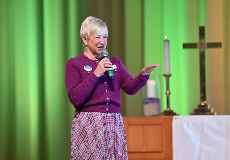 The Rev. Vicki Gordy-Stith of Epworth Methodist Church welcomes guests and offers the prayer of invocation.