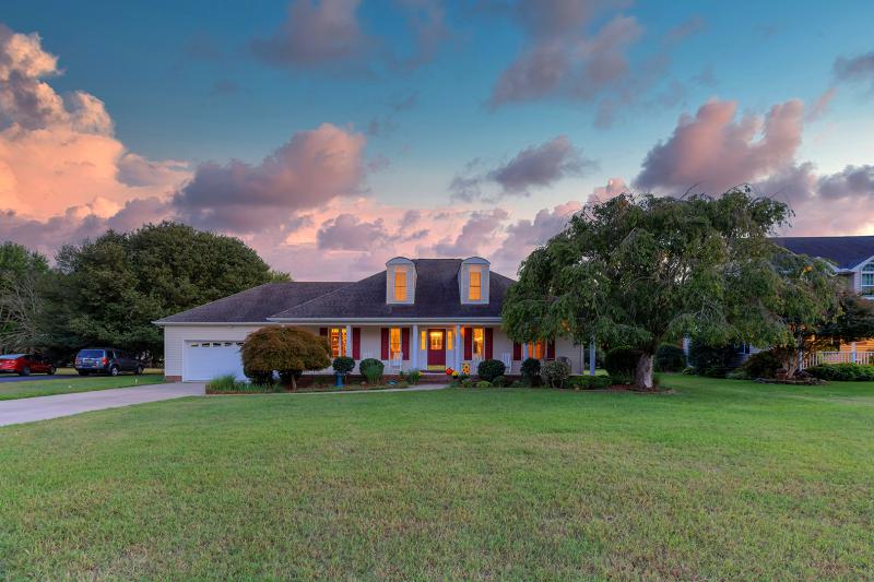 42 Deerfield Ln Delightful, singlelevel residence in Rehoboth Beach