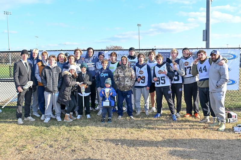 The Cape Ellendale Renegades pose with the Stephen Decatur Maryland Boys. Both teams were able to chow down on a roasted turkey after the contest.
