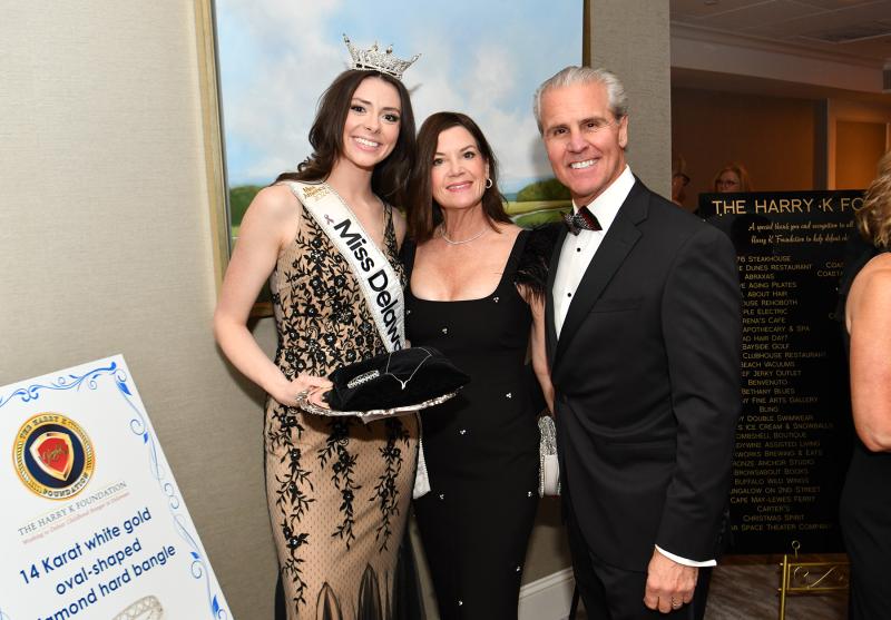 Miss Delaware 2024 Nova Gaffney poses with Kelli and Mike Meoli.