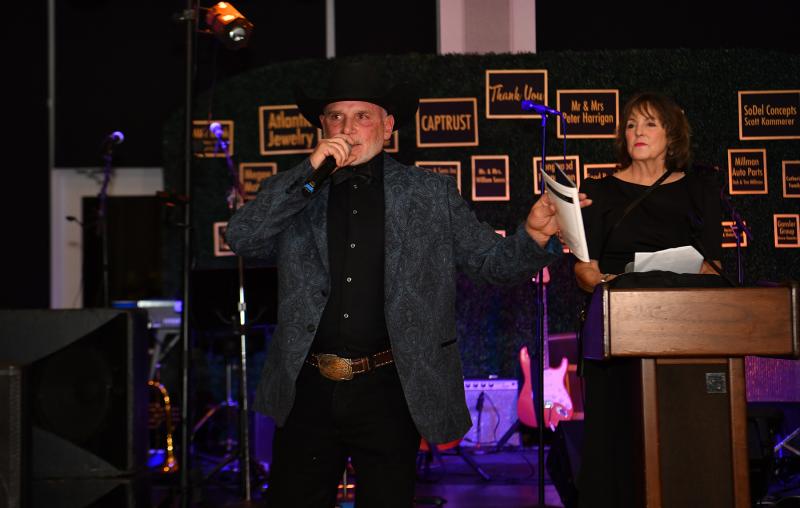 Professional auctioneer Randy Ridgley handles the live auction.