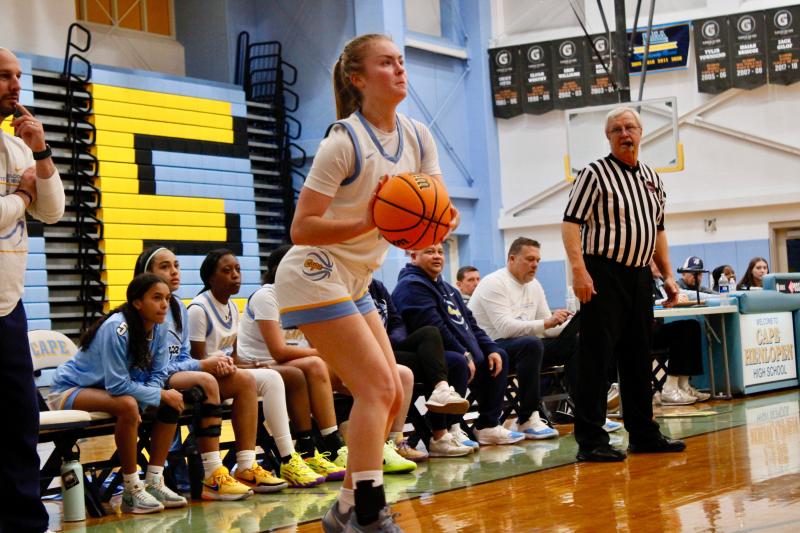 Vikings senior Faith Re started connecting from deep as part of her 11-point third quarter to help put the game on ice.