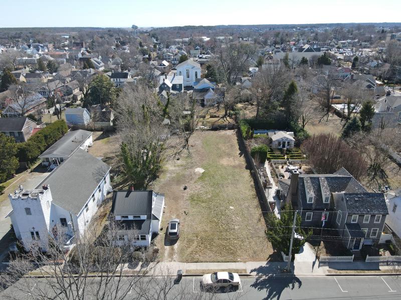 The 9,600-square-foot lot at 323 Park Ave. is empty now, but Bill and Maria Huntley are proposing to build a 4,000-square-foot home on the site. The Lewes Historic Preservation Architectural Review Commission has rejected the application, saying the mass and scale are not in keeping with the historic district. NICK ROTH PHOTO