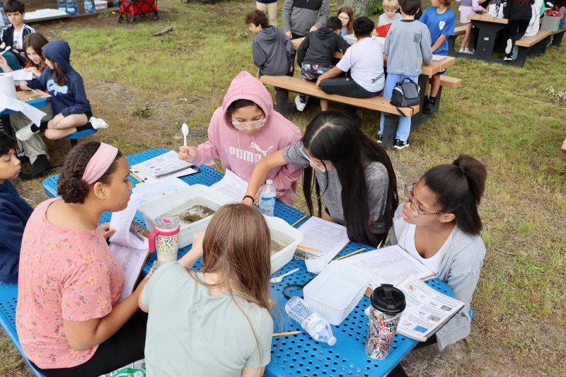 Abigail Tatem, Aubrey Wodiska, Za’Mya Finney, Adrianna Castro and Yancy Bolanos had fun learning about the Silver Lake ecosystem.