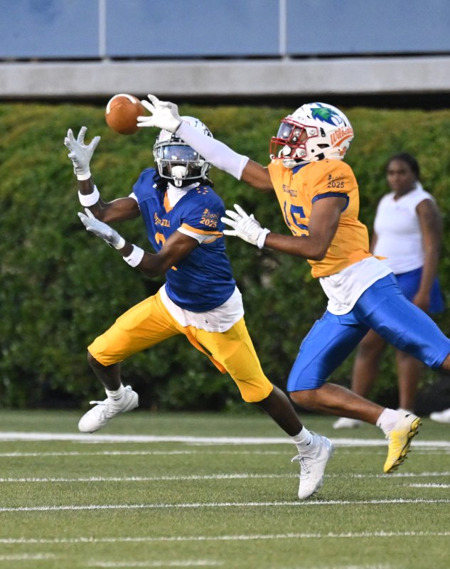 Gold defensive back Eric Dorsey (Smyrna) just misses a knock down in front of Blue receiver Marlon Sparks (Hodgson).