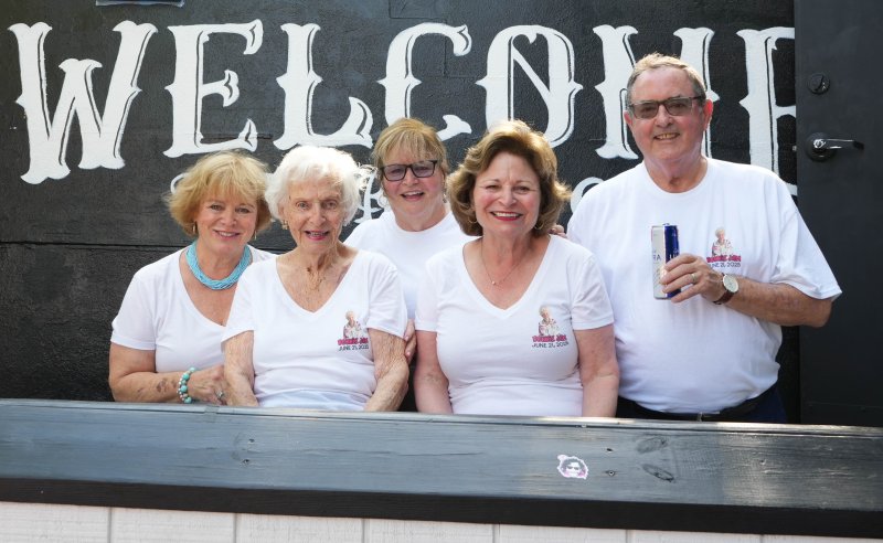 Bonnie McCarthy sits with three of her daughters and one of their husbands before going onstage at Bonnie Jam. Pictured (l-r) are Patty Holt, Bonnie, Jenny Clark, Dale Cummings and Brian Cummings.