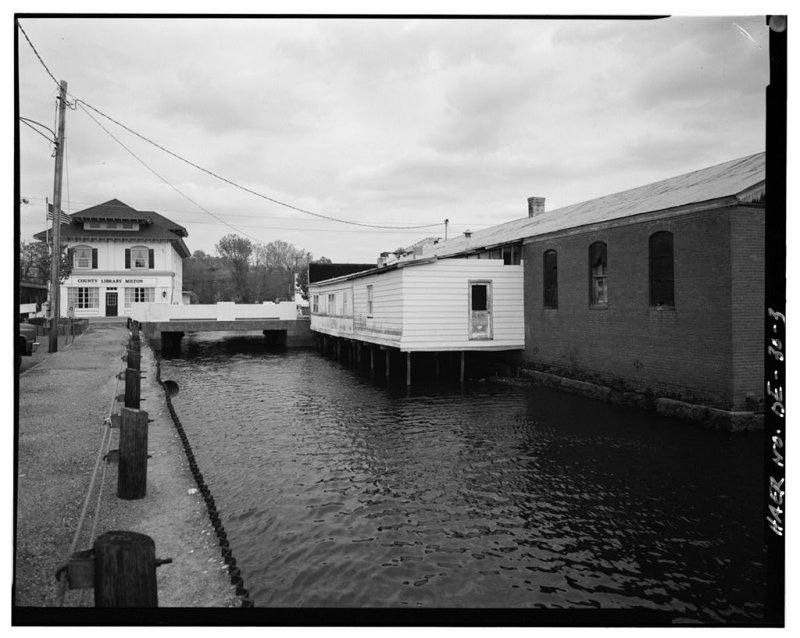 The building that used to literally sit on the Broadkill River in Milton. SOURCE: LIBRARY OF CONGRESS
