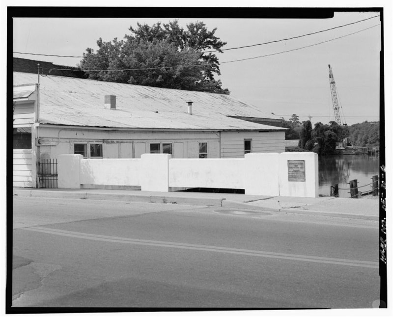 The white building was condemned and demolished in 1993. SOURCE: LIBRARY OF CONGRESS