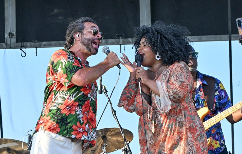 Yacht Lobsters singers David Mendelsohn and Ameerah "Charly Kay" Kindle sing “Don’t Go Breaking My Heart” by Elton John and Kiki Dee.