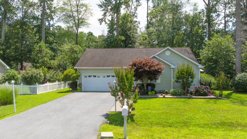 31088 Meadow Dr, Lewes | Immaculate home located close to the beach and bays!