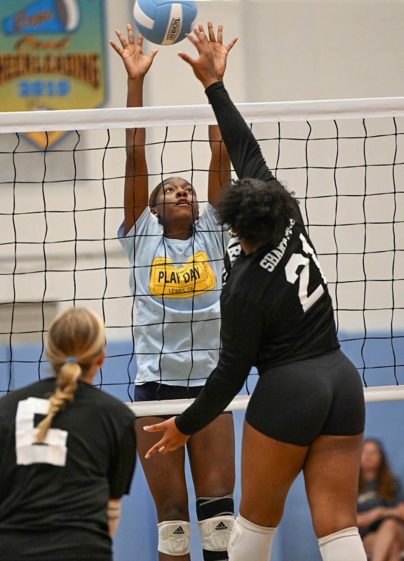 McKenzie Everson roofs a Caravel kill attempt.