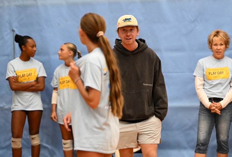 Cape coach Tyler Coupe speaks with frontline player Camilla Willis.